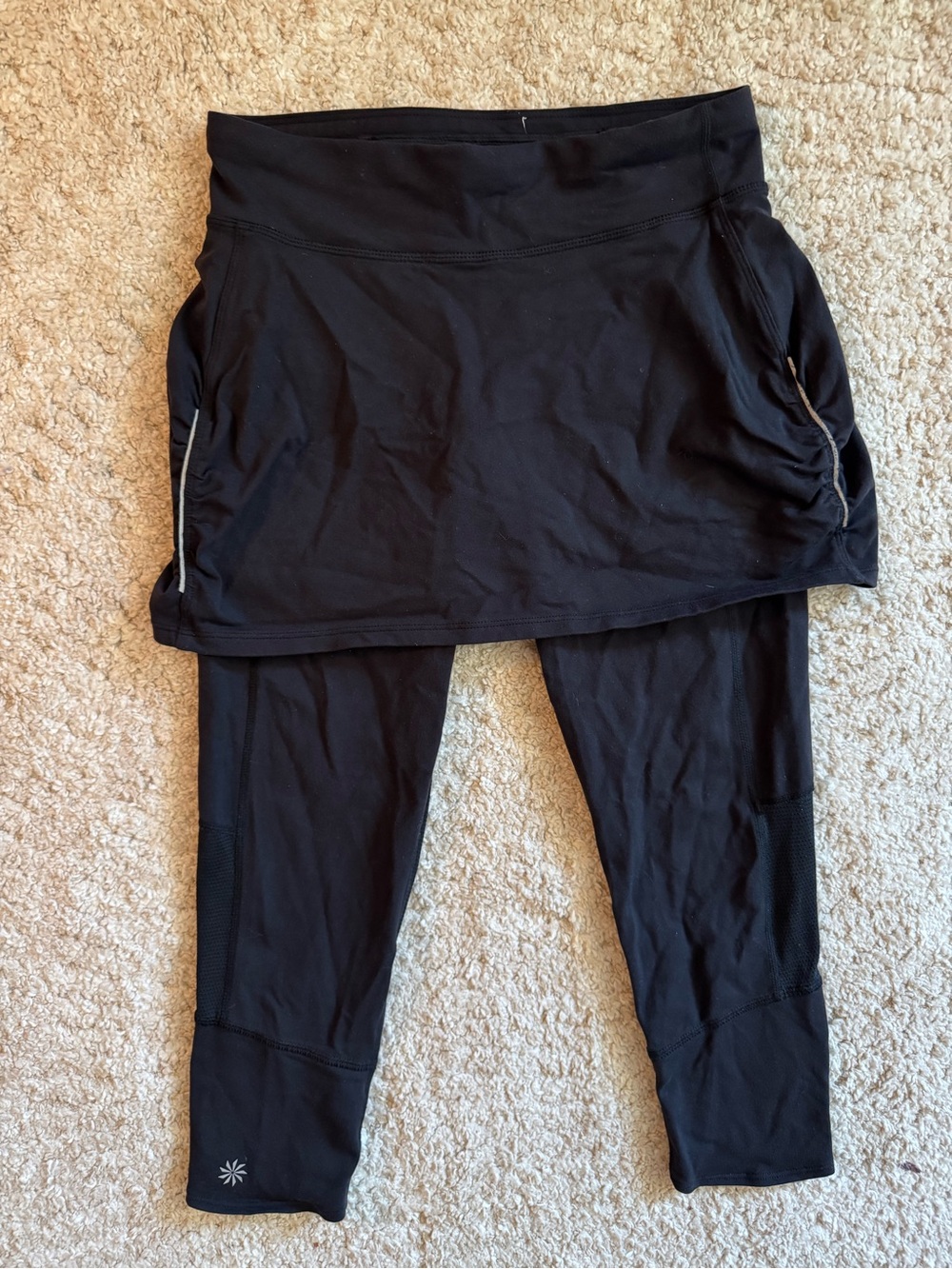 Athleta Contender 2-in-1 skirted capri leggings. Solid black. Size XS. EUC!!